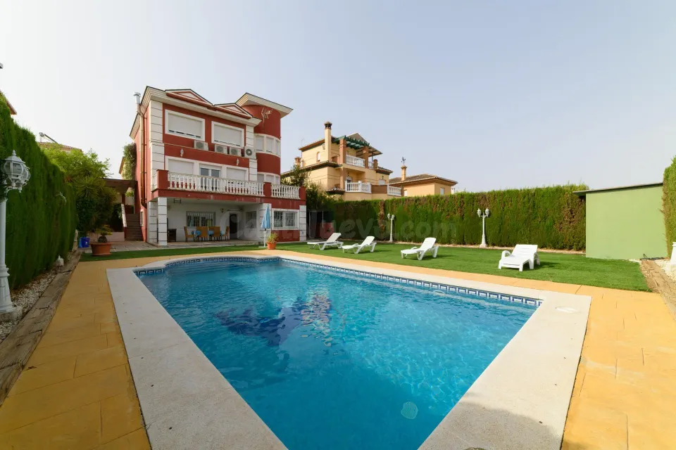 Amplio chalet con piscina salina en Monachil