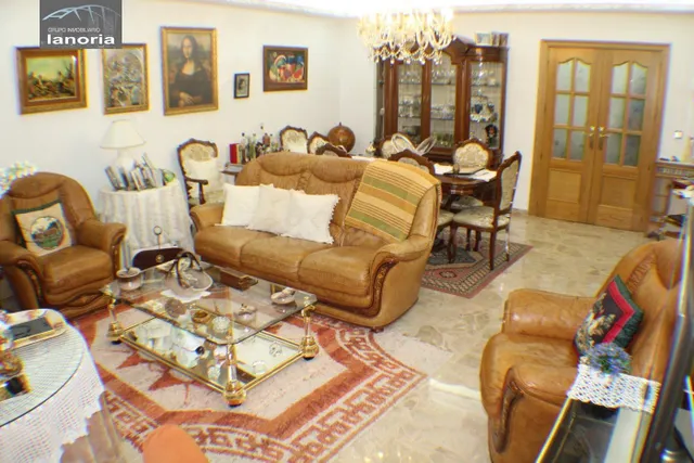 GRUPO LA NORIA VENDE CASA INDEPENDIENTE EN ALBACETE CAPITAL. — 2