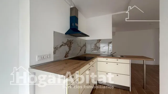 ¡OPORTUNIDAD! REFORMADO Y EXTERIOR CON ASCENSOR EN EL CENTRO — 7