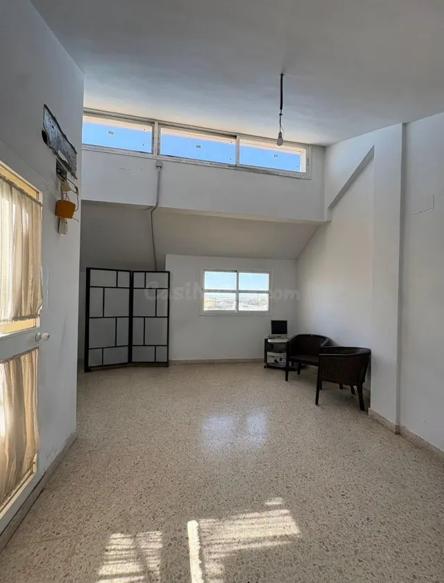 Amplia y Luminosa Vivienda con Atico en Ubicación Privilegiada Calle Vilches! — 22