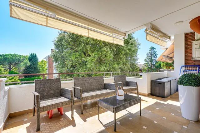 Espectacular vivienda con terraza, piscina y pista de tenis  - foto 3