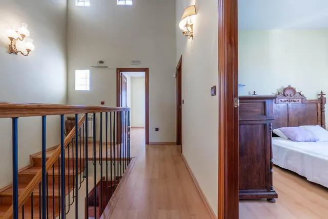¡¡ Impresionante chalet dividido en dos viviendas con piscina y zona ajardinadas !! — 20