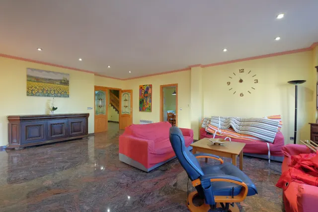 INCREÍBLE VILLA FAMILIAR EN LA MEJOR ZONA — 13