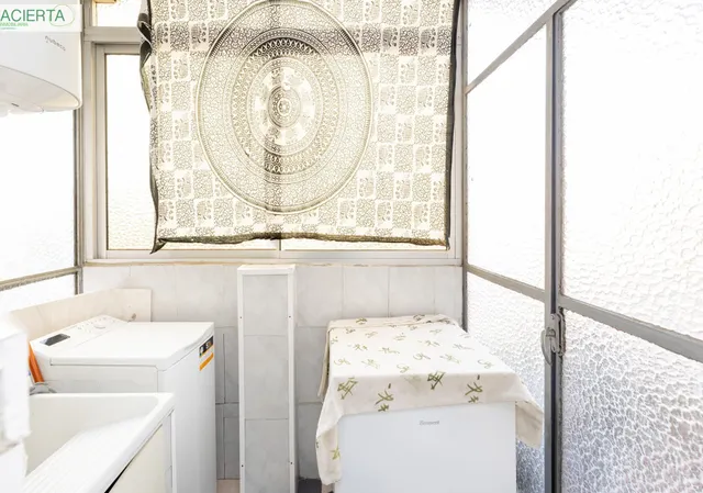 En Venta Piso de 4 dormitorios con ascensor, ideal para reformar a tu gusto. — 9