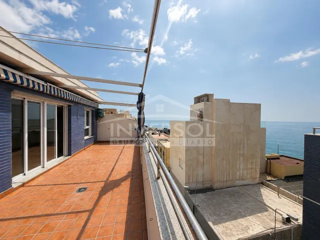 ÁTICO CON VISTAS AL MAR — 29