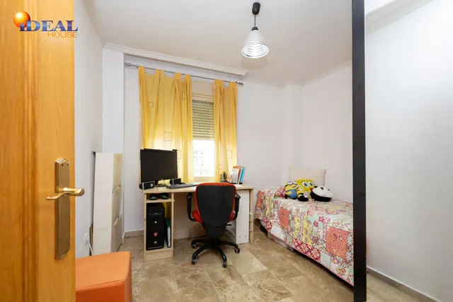 Piso de dos dormitorios en Sanders, en urbanización privada con piscina, pistas de padel, plaza de garaje y trastero — 15