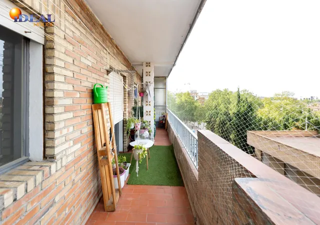 En Venta Piso de 4 dormitorios con ascensor, ideal para refo - foto 2