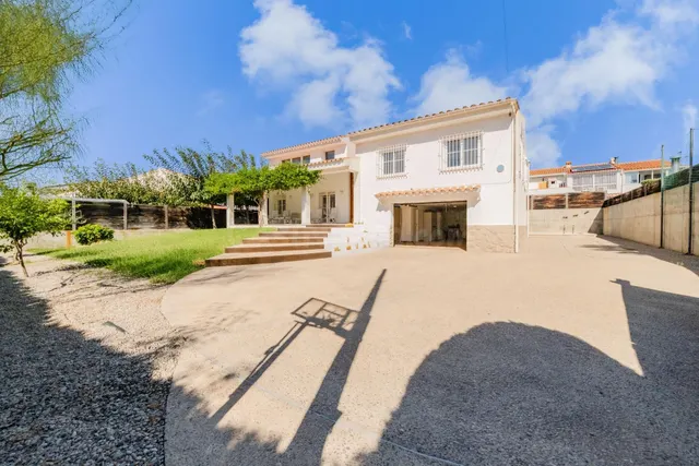 Villa independiente con piscina y 893 m2 de parcela en Benic - foto 5