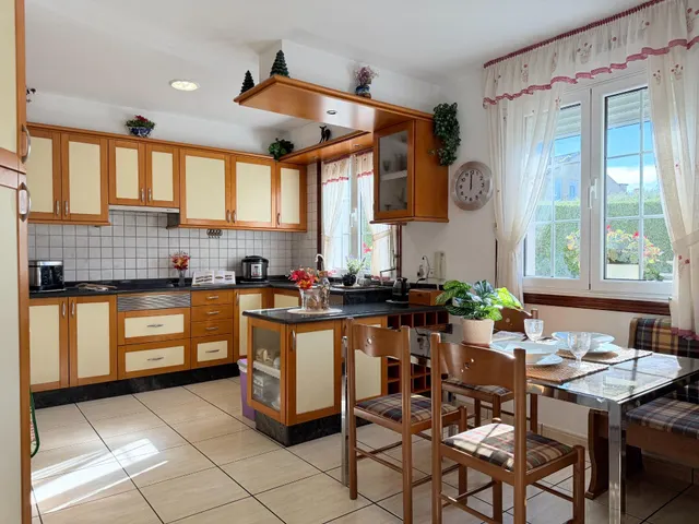 Casa con cuatro dormitorios, terrazas y amplio garaje en Oleiros — 20