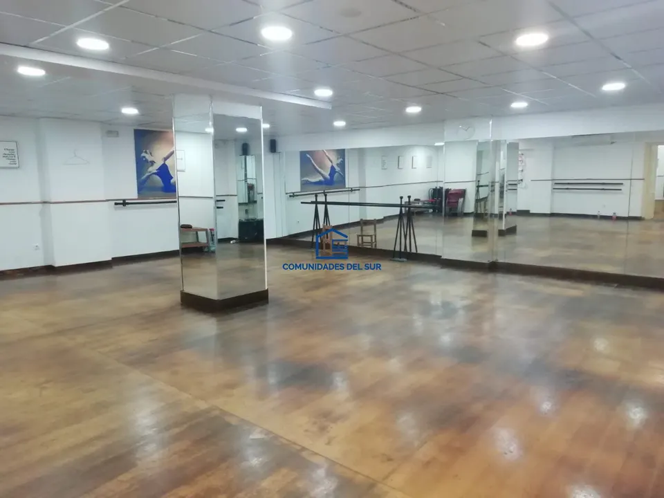Buscas local para academia de baile, centro deportivo o similar?