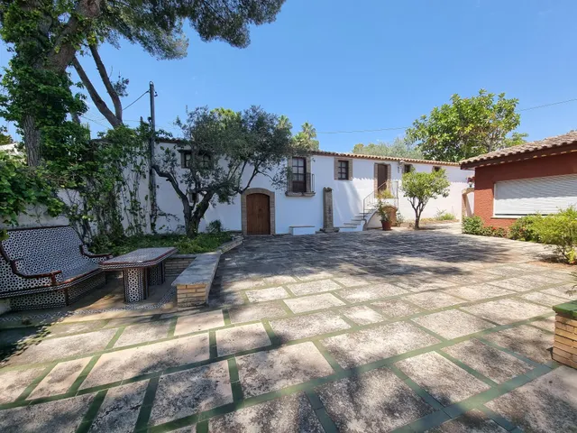 Chalet con patio, piscina, jardin, tenis, porche ,bodega  y garage — 16