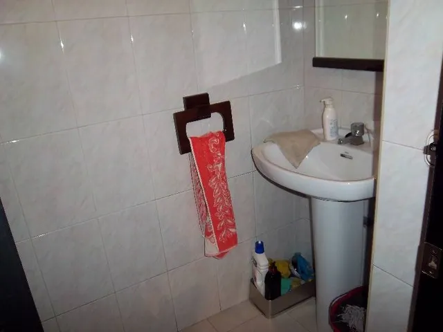 SE ALQUILA LOCAL EN ZONA CENTRO — 13