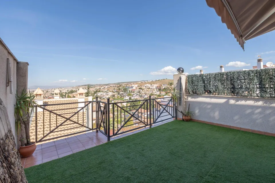 Venta de magnífico piso con amplia terraza - Monachil -- Granada