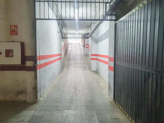 PARKING PARA COCHE + TRASTERO EN PARC I LA LLACUNA - BARCELONA — 16