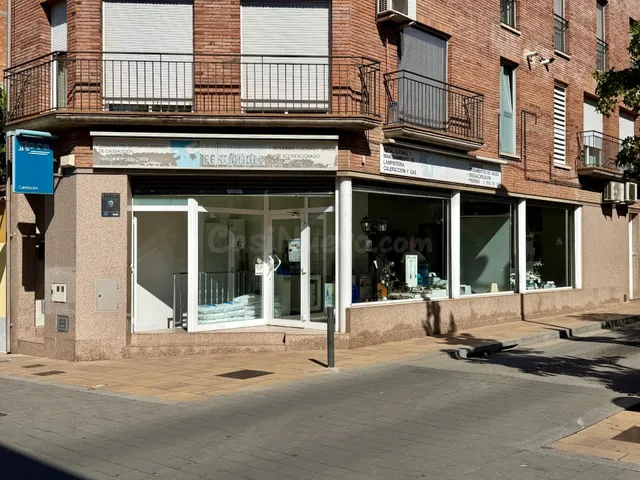 Local comercial en el centro de La Roca del Vallès - foto 2
