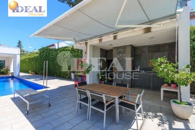 Ref.: A8488G7. Increible chalet de lujo y diseño, parcela 1500 m2,  piscina propia, pista de padel. — 45