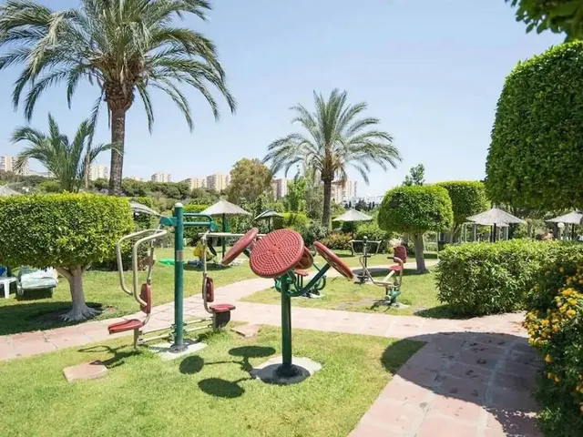 OPORTUNIDAD EN BENALBEACH — 31