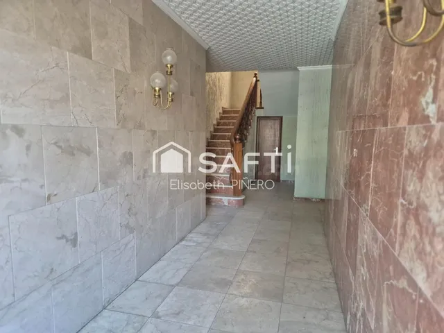 Impresionante bajo con carácter de casa y potencial de negoc - foto 4