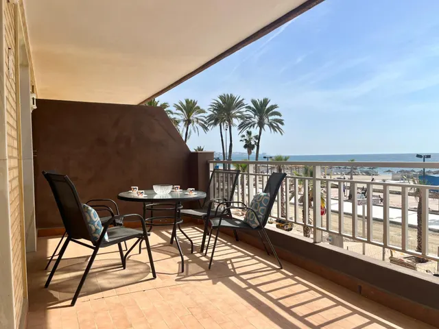 APARTAMENTO VACACIONAL, PRIMERA LÍNEA DE PLAYA VFT/MA/59241 / NRUA: ESFCTU0000290390001575010000000000000000VUT/MA/592416 — 2