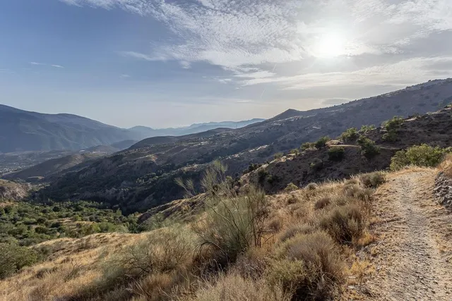Terreno en Venta en la Alpujarra, Cañar: Oportunidad Única en Entorno Rural Encantador — 3