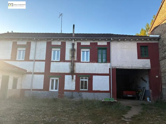 CASA CON AMPLIO TERRENO PRÓXIMA A LEÓN - foto 5