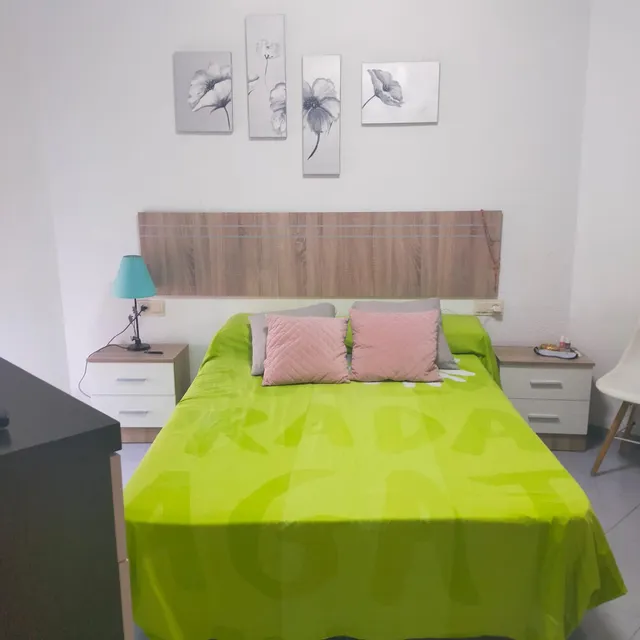 Piso de 3 dormitorios con cocina-comedor abierta y barra americana — 13