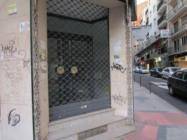 Urbis te ofrece local en alquiler en zona Labradores, Salama