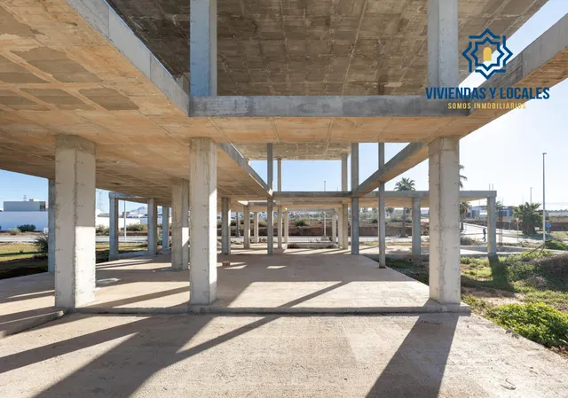 SOLAR EXCLUSIVO CON ESTRUCTURA EN LA NATIVA — 25