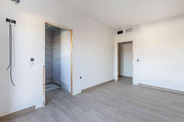 OBRA NUEVA EN LOJA — 10