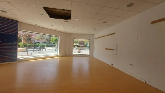 Local comercial en el ejido este — 2