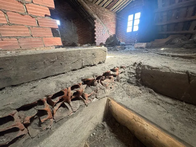 SE VENDE CASA DE PIEDRA PARA REFORMAR EN CUBILLOS DEL SIL — 17