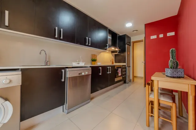 Vivienda construida en 2009, ubicada en zona tranquila residencial de Els Pallaresos. — 21