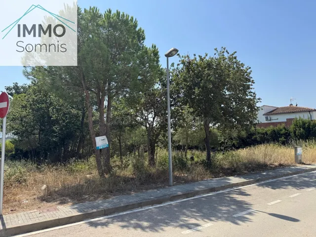 🏡 Oportunidad Única en Roses: Terreno Edificable en Les Garr