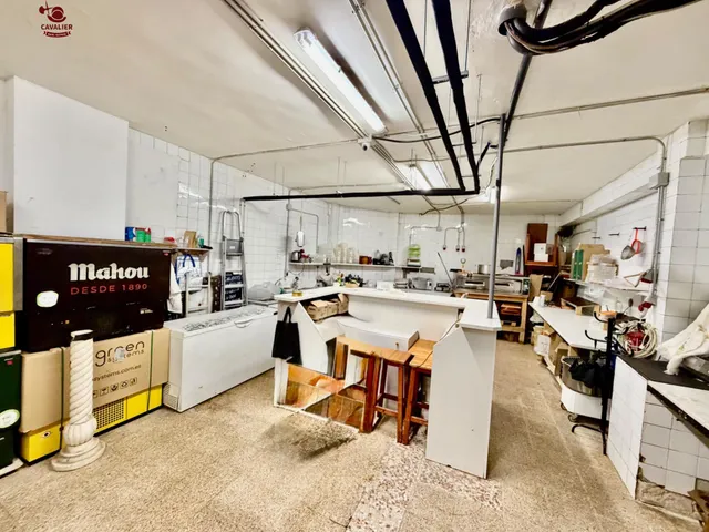 Espectacular Bar Restaurante en el centro urbano con una superficie de 200m2 distribuidos en una planta comercial de 110m2 más almacén de 90m22 — 20