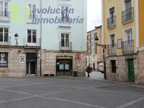 Llana de Afuera, frente a la catedral de Burgos. Impresionan - foto 4