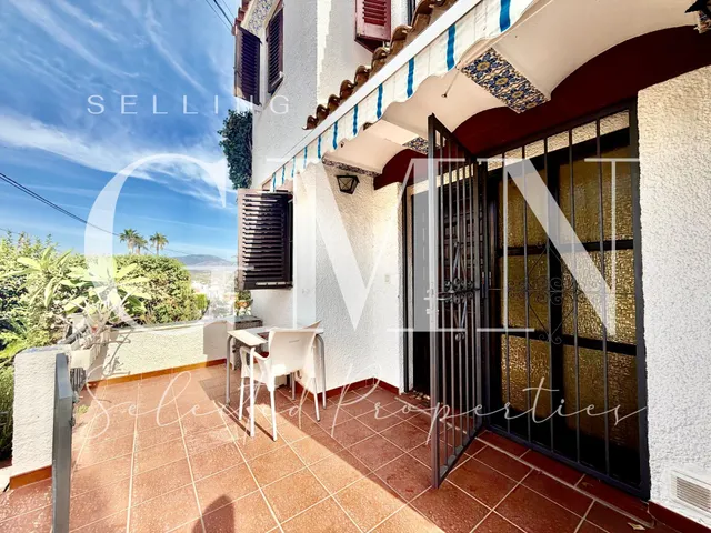 EXCELENTE VILLA EN ESQUINA EN ALBIR | MÁS PRIVACIDAD, LUZ Y GRAN POTENCIAL — 11