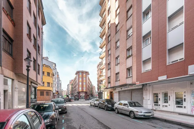 Piso de dos dormitorios con terraza y trastero en el coto, Gijón — 32