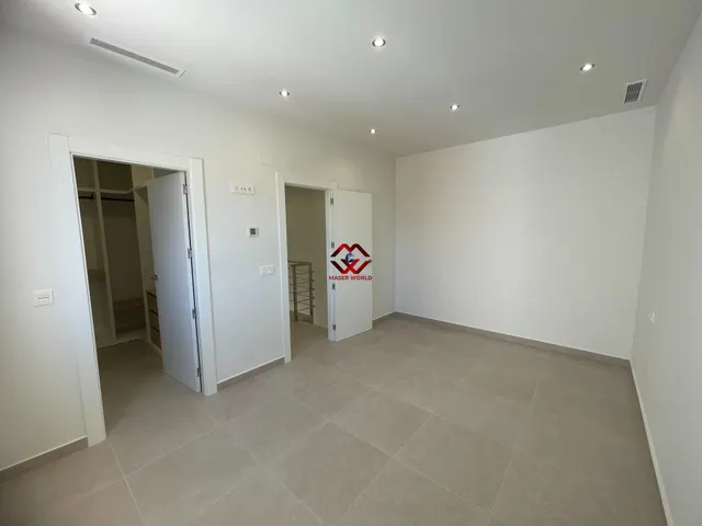 Chalet independiente de diseño con piscina privada y jardín en Heredades — 37