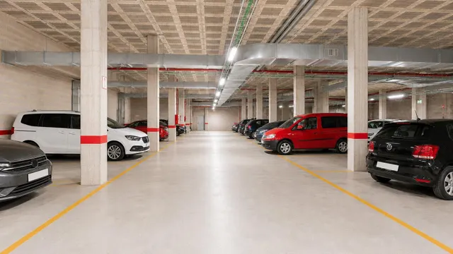 Plaza de parking en alquiler para coche y motos junto a Molinos de calle Industria — 9