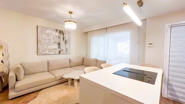 Piso reformado en La Dama de Noche, junto a Puerto Banús, Marbella — 4