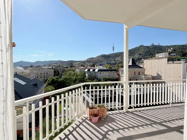 EXCLUSIVA VIVIENDA CON TERRAZA Y ESPECTACULARES VISTAS EN LA ZONA ALTA DE BARCELONA — 6