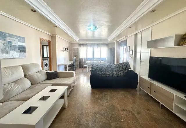 GRANDE APARTAMENTO DE 4 DORM. 2 BAÑOS. A 400 METROS DEL PUER - foto 3