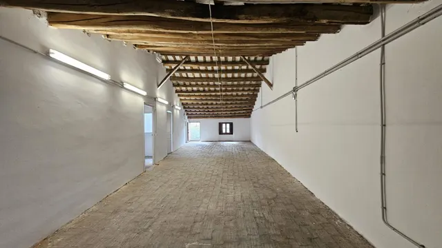 Edifificio neoclasico en el centro de Figueres. — 21