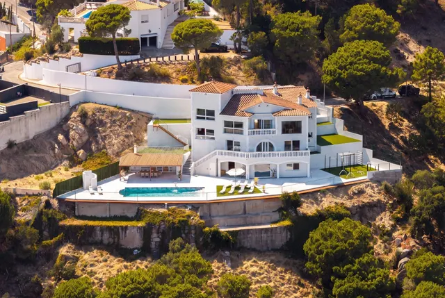 Una residencia privada donde el lujo se encuentra con el Med