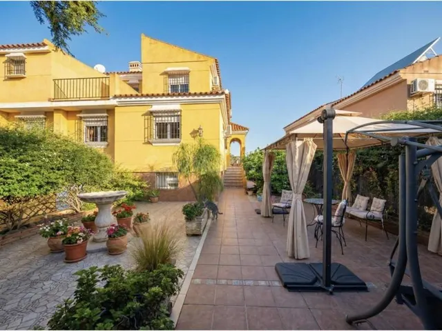 Chalet Pareado en Venta en Alhaurín de la Torre – 5 Dormitor - foto 4