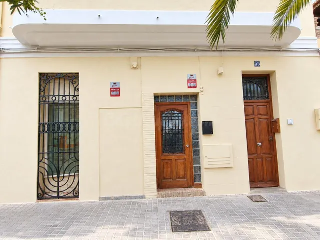 Venta exclusiva de planta baja en 1ª línea de la Playa de la - foto 2