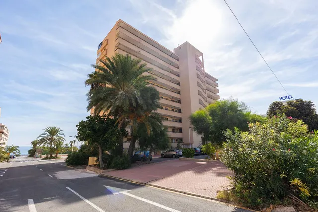 Apartamento de dos dormitorios con vistas la mar — 22