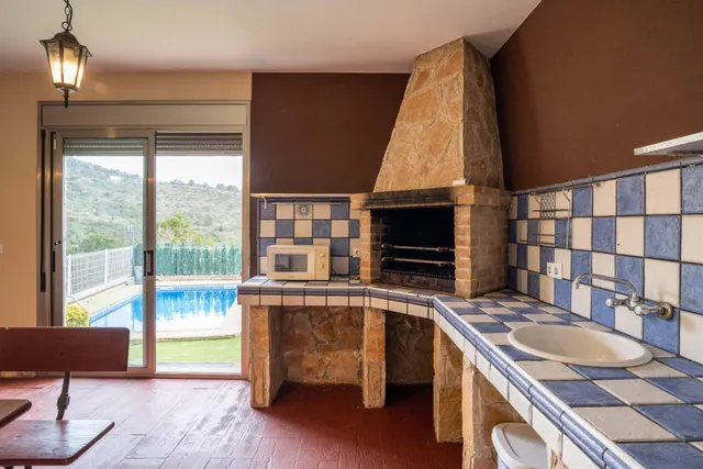 Casa con piscina y vistas a la montaña en Mas Borràs — 19