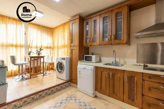 Casa adosada en urbanización con piscina junto al Ferial — 39