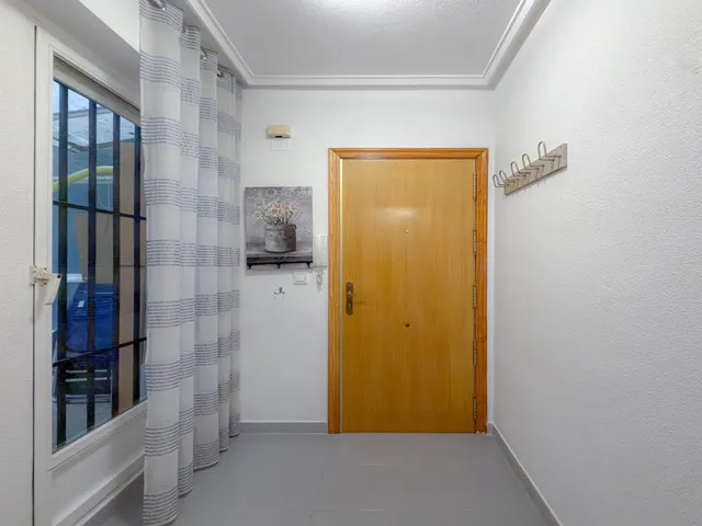 Playa de los Locos! Acogedor apartamento semireformado con ubicación privilegiada, a solo 170 mts del mar — 24